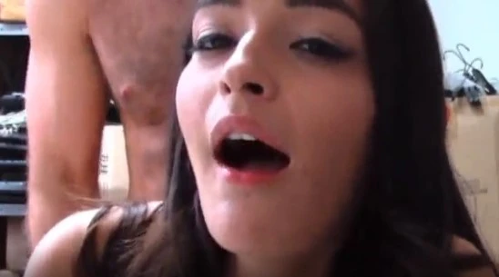 The migrant was burned on the theft and torn off in the back room