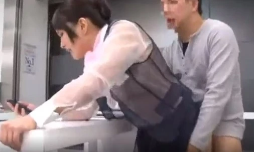 The client fucked the saleswoman in the among the technique store