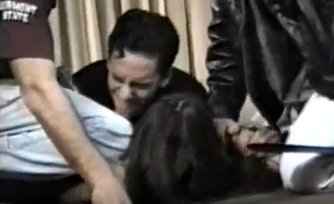 Tight the gaps of sisters - an excerpt from the film