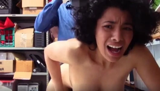 Fucked the beauty on the table for theft