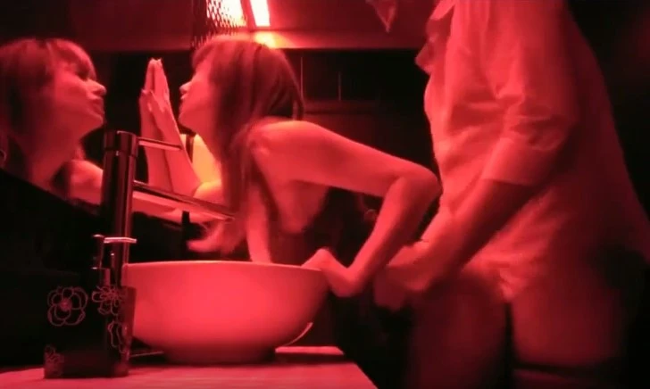 Drunk whore fuck in the toilet of the club