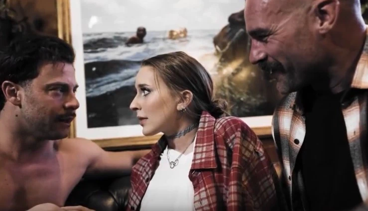 Auruine virginico pleases two men