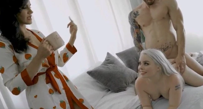 Juicy blonde fucks with her brother at aunt