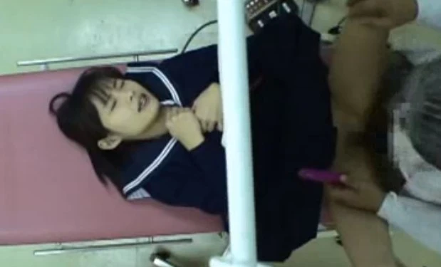 Sweet Asian came to a gynecologist