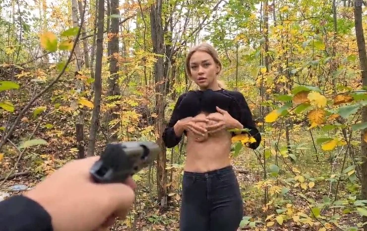 The maniac fucked a whore in the forest and ended in her mouth