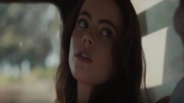 A whore fingering a stranger until her boyfriend sees