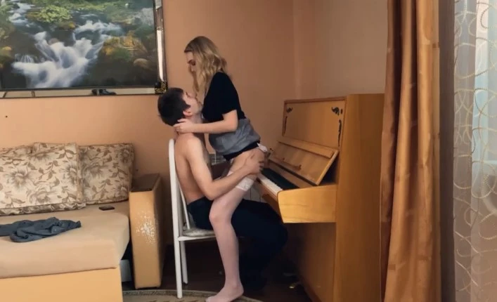 The piano teacher sucked and fucked with the student