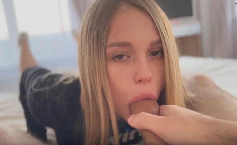 Sister loves to suck and jump on a member of her brother